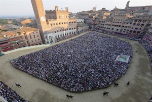 Palio di Siena - Luglio 2011, dalla Piazza del Campo in diretta su Rai Due