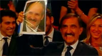 Foto - A Ballarò La Russa mostra la foto di Lukashenko a Maurizio Crozza