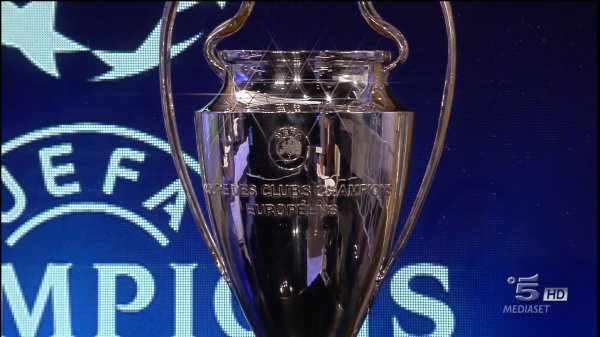 Diritti Tv - sfida Sky e Mediaset per Champions con offerta circa 200mln a stagione