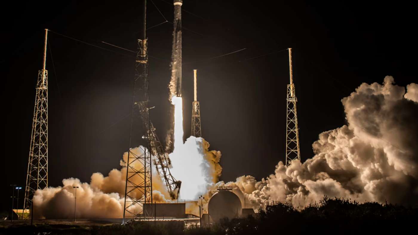 Foto - SpaceX ha lanciato il secondo satellite Eutelsat per i servizi televisivi (HOTBIRD 13G)