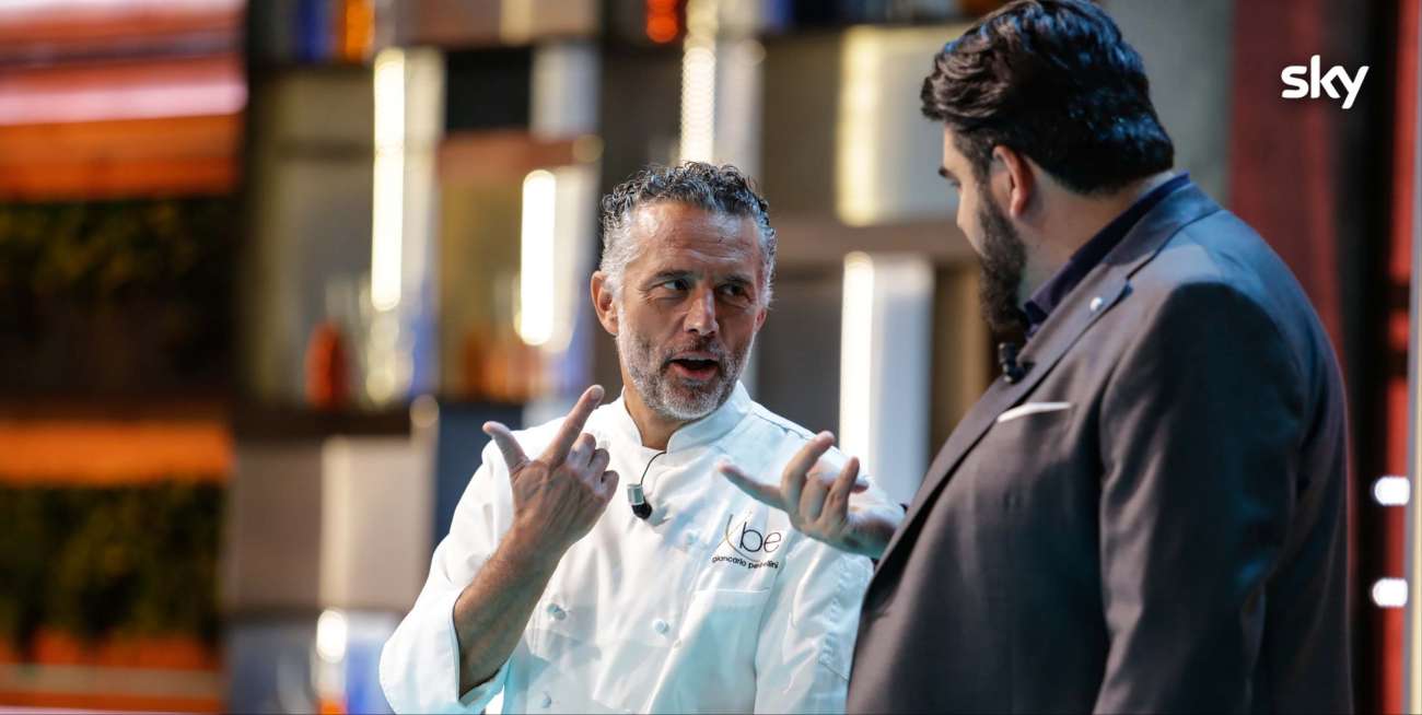 Foto - MasterChef Italia, Sky e streaming NOW - Ospite Giancarlo Perbellini, esterna con 10 chef internazionali