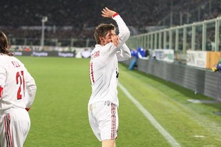 Makaroni (Corsera) - Infortunio a Huntelaar a Firenze: gomito slogato