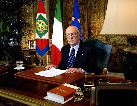 Per la serata che celebrerà i 150 dell'Unità d'Italia il festival di Sanremo spera nella presenza della massima autorità istituzionale: il presidente della Repubblica, Giorgio Napolitano. Sebbene non sia stata diffusa alcuna notizia ufficiale sull'argomento, a quanto apprende l'ADNKRONOS l'organizzazione del festival avrebbe invitato il capo dello Stato ad assistere alla serata del festival di giovedì 17 febbraio, che celebrerà in musica il centocinquantenario dell'Unità del Paese.