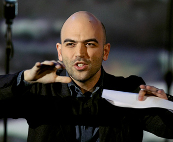 A ''Vieniviaconme'' ministro Maroni, monologo di Guzzanti, Saviano sui rifiuti