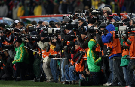 Immagine di Brevi Mondiali - Le tv studiano misure anti vuvuzela, licenziato opinionista ITV - Scopri su Sport