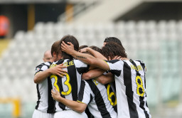 Domenica di Calcio in tv - il Milan sfida Beckham, in campo anche Juve e Inter