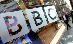 Visualizza: BBC spende 260 milioni di euro l'anno per compensi artisti e star su Digital-News.it BBC spende 260 milioni di euro l'anno per compensi artisti e star