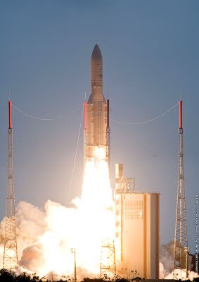 Riuscito il lancio nello spazio con Ariane 5 del satellite NSS-12 