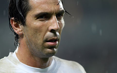 Buffon - #finoalrecord, uno speciale di Premium Sport dedicato al traguardo raggiunto