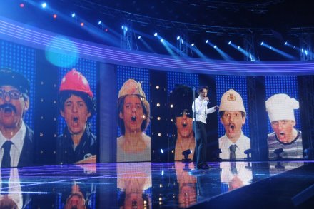 Fiorello Show Extra, backstage con Gianni Morandi e il cast di Romanzo Criminale
