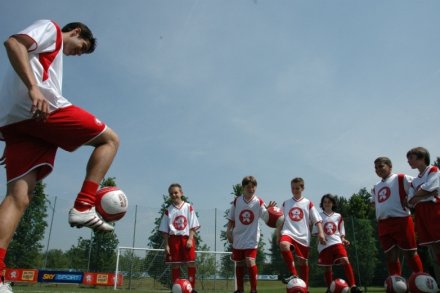 A scuola con Kakà: l'asso brasiliano insegna calcio su SKY Sport 1