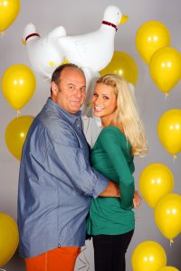 Immagine di Canale 5: riparte Paperissima, errori in tv con Gerry Scotti e Michelle Hunziker