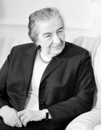 Immagine di Golda Meir e Dian Fossey: due donne nel mito su Hallmark (Sky, canale 136)
