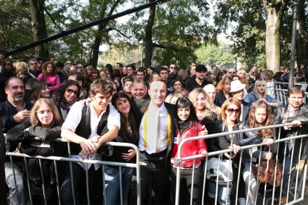 Immagine di Folla a Milano con 2mila aspiranti talenti per il nuovo X Factor