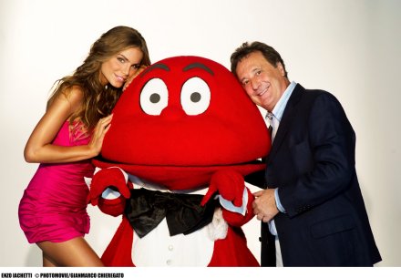 Velone, il nuovo access prime time estivo di Canale 5 condotto da Enzo Iacchetti