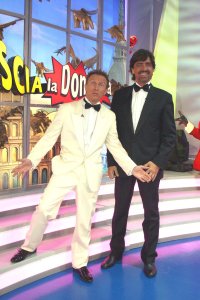 Striscia la Domenica: puntata monografica su Fiorello con Staffelli e Militello