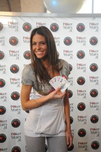 Francesco Totti, Pupo e Giorgio Rocca giocano a poker su La7 per l'Abruzzo