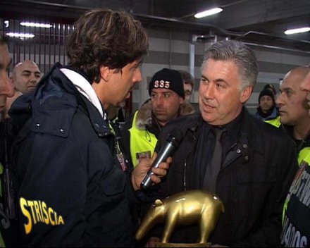 Immagine di Doppia consegna ieri a Striscia: Tapiro ad Ancelotti e Gongolo a Banderas