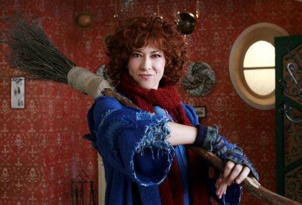 Immagine di Miacarabefana.it: Veronica Pivetti nei panni della Befana del nuovo millennio