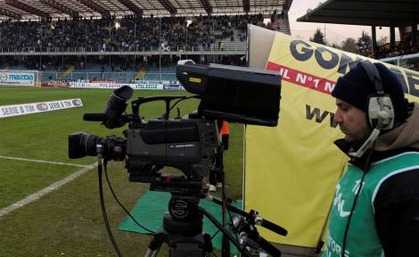 Immagine di Diritti tv Serie A: assegnati pacchetto Platinum a Sky e Gold a Mediaset (RTI)