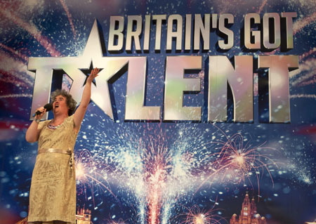 Debutta su Canale 5 'Italia's got talent' con Maria De Filippi e Gerry Scotti