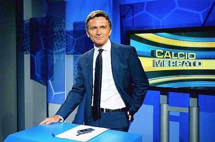 Visualizza: Torna 'Speciale Calciomercato' su SKY Sport 1 con un appuntamento quotidiano su Digital-News.it Domani, sabato 22 agosto alle ore 23.30, torna su Sky Sport 1 ÂSpeciale Calciomercato, lapprofondimento condotto da Alessandro Bonan dedicato ai retroscena e ai colpi più interessanti del calciomercato.
