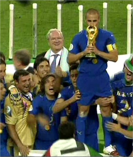 Cannavaro è il Fifa World Player Immagine nel testo correlata a: Cannavaro e il Fifa World Player