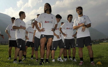 Amichevole: alle 18.30 Amburgo-Juventus su SKY Sport HD e in chiaro su Astra Amichevole: alle 18.30 Amburgo-Juventus su SKY Sport HD e in chiaro su Astra