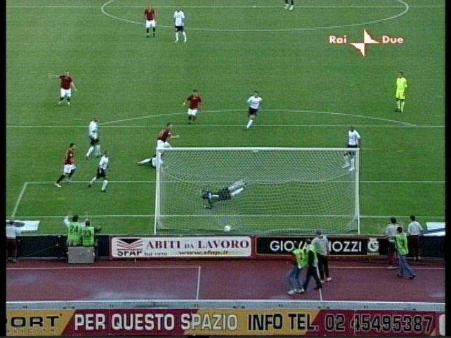 Un gol della Roma nella finale contro l'Inter