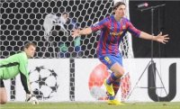 Nella serata di ieri si sono disputate altre due gare. Pareggio tra Stoccarda e Barcellona con i tedeschi che sono i primi a passare in vantaggio grazie al gol di Cacau che dopo 25' supera di testa Valdes; il gol del pari è del solito Zlatan Ibrahimovic che dopo 7 minuti della ripresa va a riprendere una prima respinta di Lehmann su suo tiro, la seconda conclusione finisce alle spalle del portiere tedesco. Importante la vittoria del Bordeaux sul campo dell'Olympiakos: i francesi riescono ad espugnare il terreno dei greci grazie al gol in pieno recupero nel primo tempo con il difensore Ciani che riesce andare a insaccare con un colpo di testa imparabile un pallone sopraggiunto dai piedi di Gourcuff.