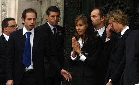 Funerali Mike Bongiorno, l'ultimo saluto di Fiorello, Baudo, Fazio e Berlusconi