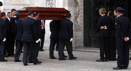 Funerali Mike Bongiorno, l'ultimo saluto di Fiorello, Baudo, Fazio e Berlusconi