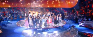 Stasera la finalissima di ''Io Canto 2'', ospiti Renato Zero e Raffaella Carrà