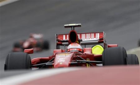 Rai Sport Sabato - Giro di Lombardia di Ciclismo e le prove F1 da Interlagos Sabato 17 ottobre alle 13.30 su Raidue, Marco Lollobrigida condurrà la rubrica Dribbling a cura di Gianpiero Bellardi. Alle 15.55 su Raitre prenderà il via il contenitore Sabato Sport al cui interno sarà possibile seguire alle 15.55 il Giro di Lombardia di Ciclismo con telecronaca di Auro Bulbarelli e commento di Davide Ossani. Alle 17.10 la diretta dei Mondiali di Ginnastica Artistica commentati da Andrea Fusco e alle 17.35 il Magazine Champions League a cura di Alessandro Antinelli. Alle 18.00 Mario Mattioli su Raitre condurrà la rubrica 90° Minuto serie B per rivedere tutti i gol del campionato cadetto. Dalle 18.30 alle 20.25 su Raidue, spazio alla Formula Uno con la rubrica Pit Lane condotta da Franco Bortuzzo. All'interno del programma diretta delle prove ufficiali del Gp del Brasile con telecronaca di Gianfranco Mazzoni e commento tecnico di Ivan Capelli. Alle 22.40 su Raidue, all'interno della rubrica Sabato Sprint condotta da Paolo Paganini e Sabrina Gandolfi, spazio ai gol dei due anticipi di serie A. Sabato la programmazione di Raisport Più proporrà alle 13.50 una lunga diretta dei Mondiali Ginnastica Artistica con telecronaca di Andrea Fusco. Alle 18.15 il match di Pallavolo Maschile tra Perugia e Vibo Valentia con il commento di Alessandro Antinelli e alle 20.00, l'incontro di Basket Legadue Pistoia-Imola con telecronaca di Franco Lauro. LO SPORT DELLA RAI ALLA RADIO: Sabato Sport del 17 ottobre, in onda Rai Radio1 sarà presentato da Emanuele Dotto e Gianmaurizio Foderaro. Moltissimi gli sport in programma: dai motori al calcio, dal ciclismo al rugby. Si comincera' alle 14.03 con lo