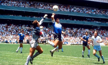 Immagine di Complotti (La7) indaga sullo sport: i casi di Marco Pantani e Diego Maradona