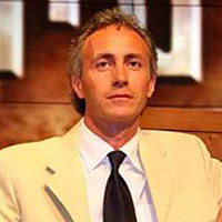 Visualizza: Marco Travaglio firma il contratto come collaboratore di AnnoZero su Digital-News.it Marco Travaglio