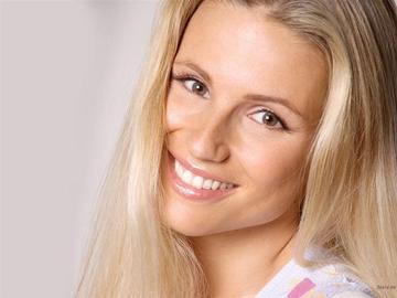 Immagine di Striscia la Notizia, la Hunziker torna ad affiancare Greggio