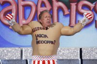Immagine di Paperissima: Mike Bongiorno pugile, la giuria vip sceglie il video amatoriale