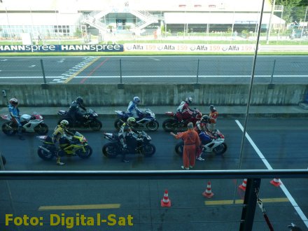 Spettacolo Superbike a Monza, Digital-Sat presente (con foto) Immagine nel testo correlata a: Spettacolo Superbike a Monza, Digital-Sat presente (con foto)