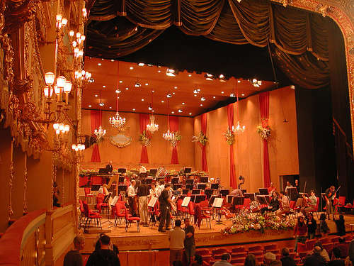 Natale 2010 - Segnalazioni canali Rai per Sabato 1 Gennaio 2011 (Capodanno) Immagine nel testo correlata a: Natale 2010 - Segnalazioni canali Rai per Sabato 1 Gennaio 2011 (Capodanno)