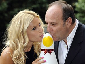 Canale 5, ogni mercoledì ritornano le risate di ''Paperissima - Errori in tv'' Immagine nel testo correlata a: Canale 5, ogni mercoledì ritornano le risate di ''Paperissima - Errori in tv''