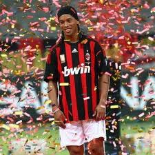 Makaroni (Corriere della Sera) - Povero Dinho, i suoi dentoni si ingrigiscono