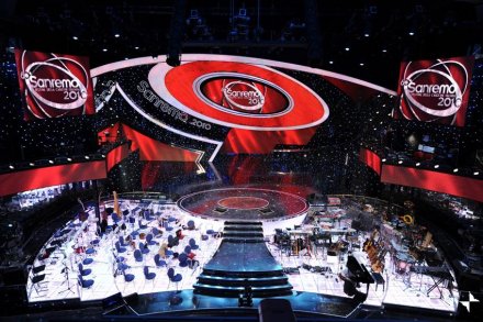 Sanremo 2010, già pronta la scenografia dell'Ariston: guarda le foto!