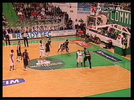 Immagine di Basket A1 SKY: Siena e Bologna si giocano lo scudetto 2007