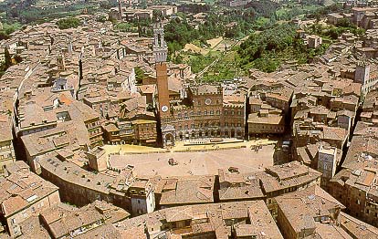 Una splendida veduta della città di Siena