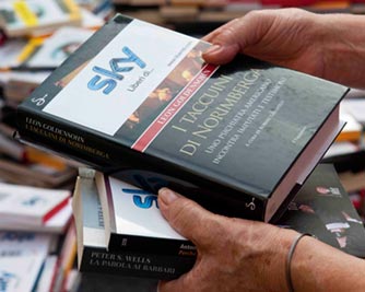 Sky Italia: guerrilla in piazza per il nuovo look e il nuovo claim 'Liberi di''