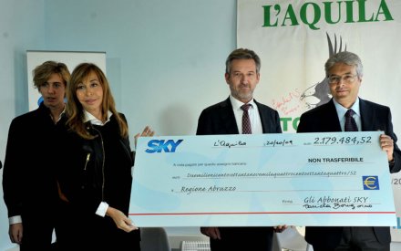 SKY per l'Abruzzo: consegnato assegno di 2 milioni di euro per pronto soccorso