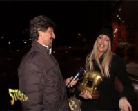 Immagine di Striscia consegna un Tapiro d&#039;Oro a Cristina Chiabotto, testimonial di gioielli
