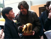 Striscia la Notizia: Tapiro d'oro al mattatore del Festival Gianni Morandi