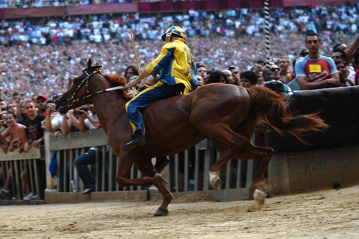 Editoriale - Palio di Siena vince la Tartuca, ma in Rai sospendono la diretta